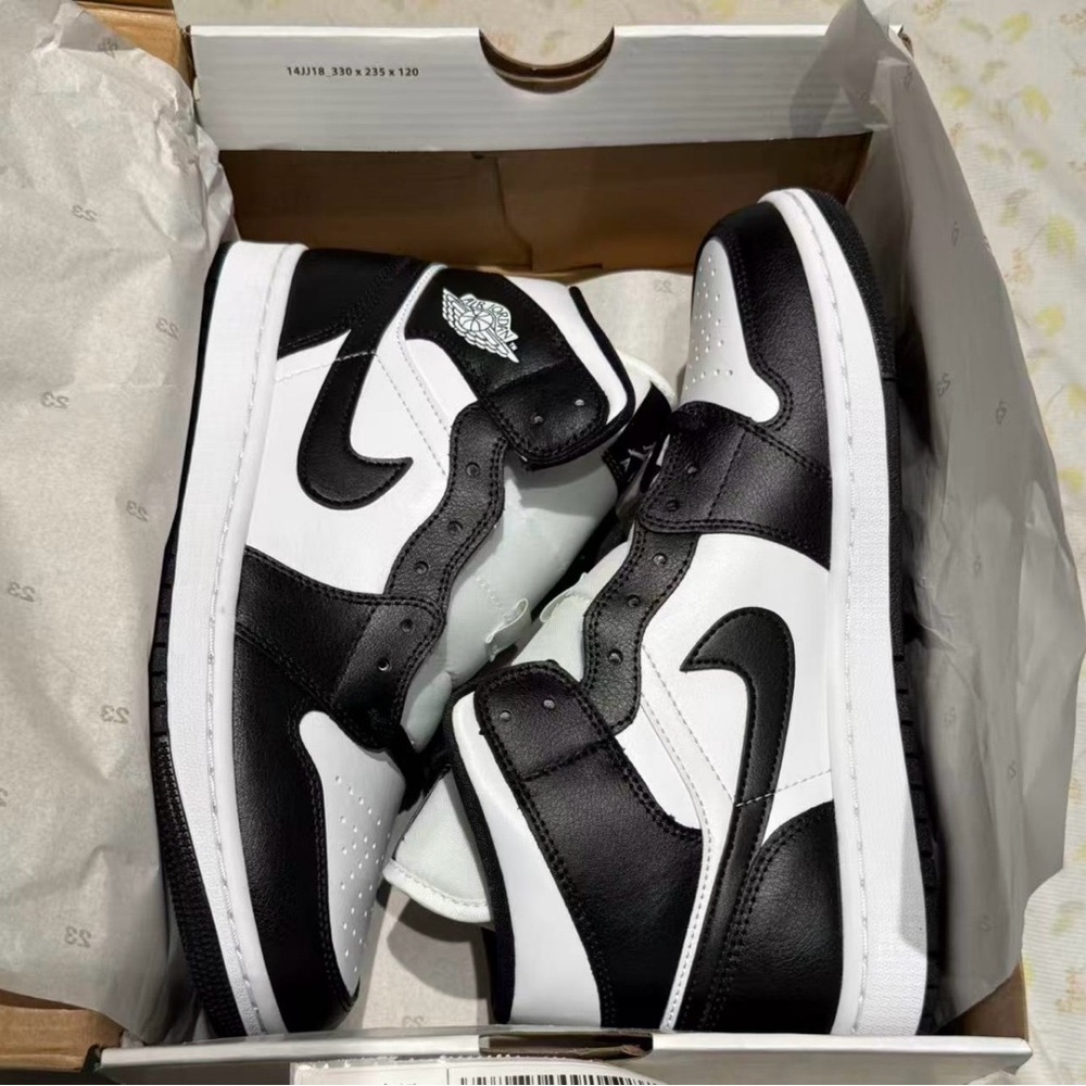 Nike Men's Black and White High-Top Sneakers